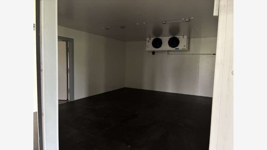 Local d'activités 493m² à louer à Céré-la-Ronde