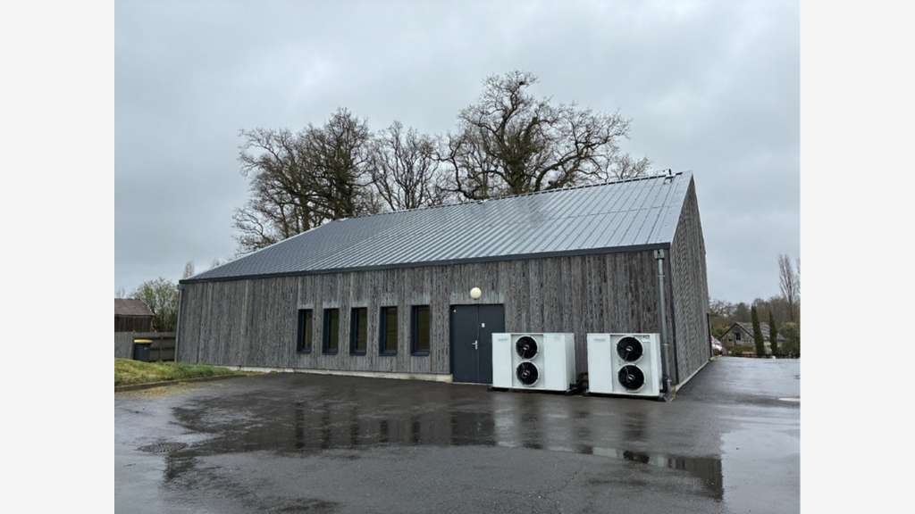 Local d'activités 493m² à louer à Céré-la-Ronde