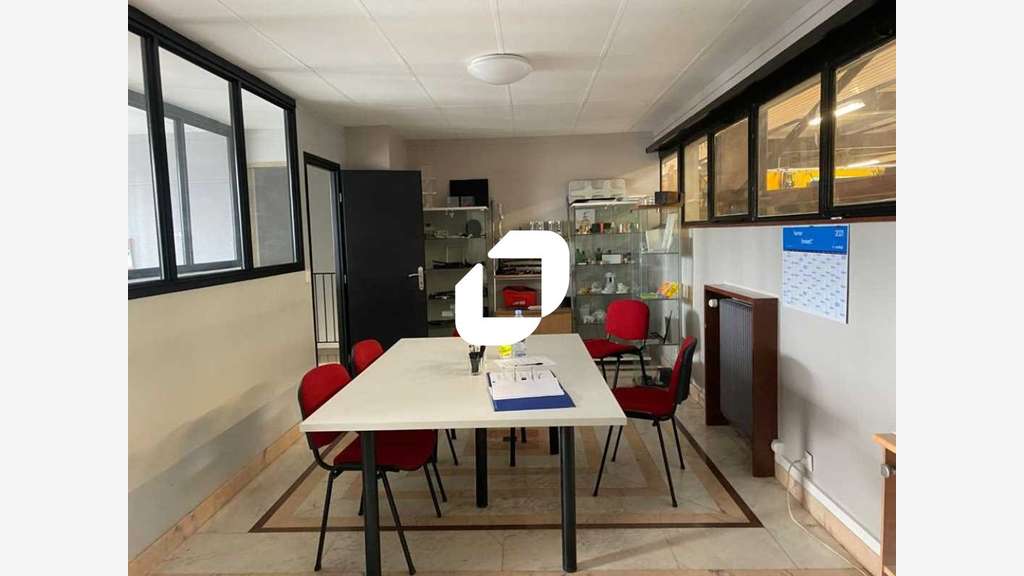 A louer Local d'activité 1100m² Cergy
