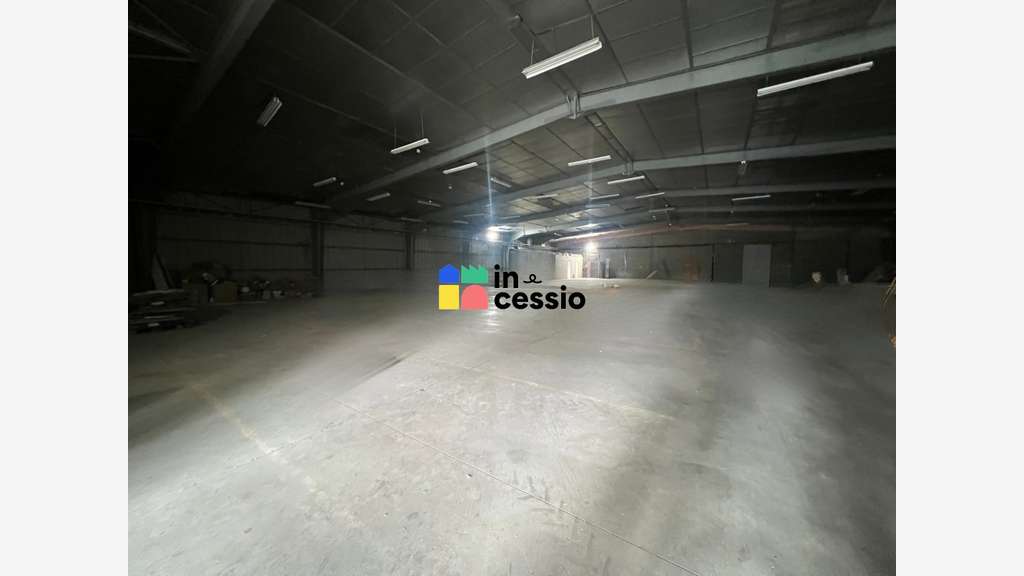 A louer 1 395m² idéal activité production Alençon