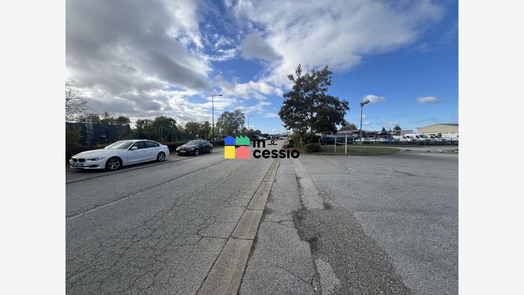A louer 1 395m² idéal activité production Alençon