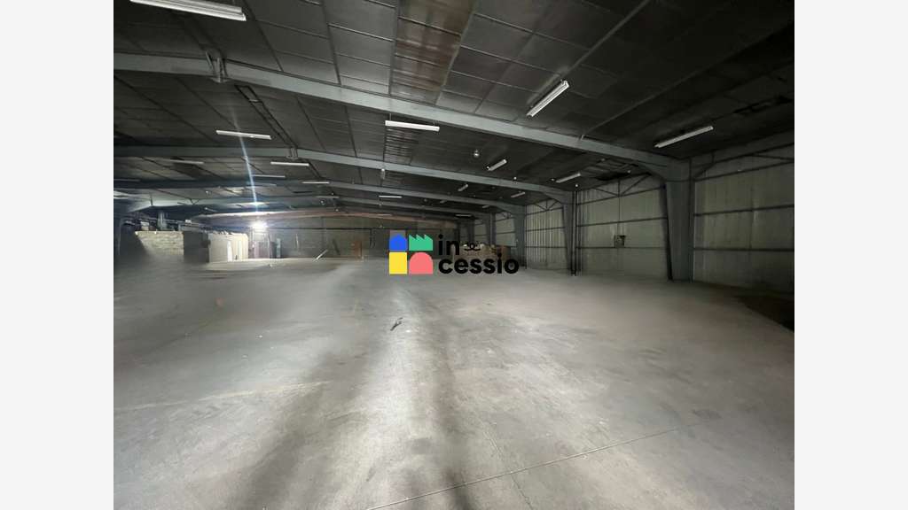 A louer 1 395m² idéal activité production Alençon