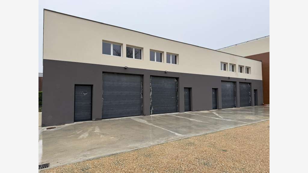 A louer local d'activité 111m² à Cesson 