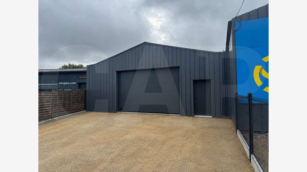 A louer local de 330m² à Cesson Sévigné Ecopole