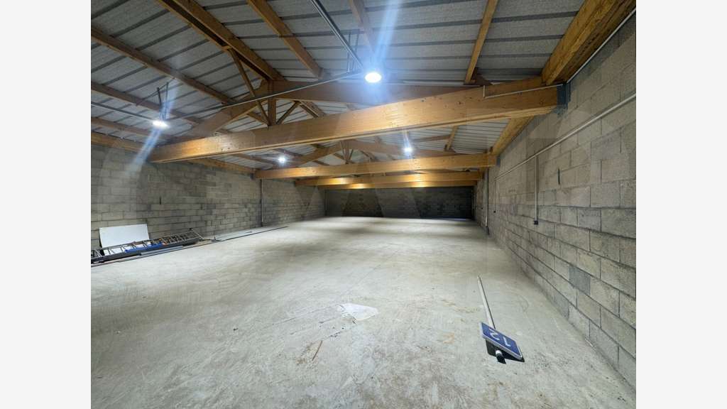 A louer local de 330m² à Cesson Sévigné Ecopole
