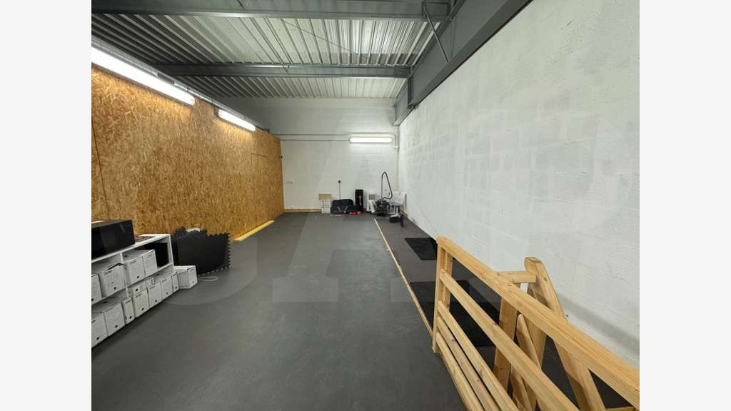 Local d’activité 180m² à louer ZI Sud-Est à Cesson