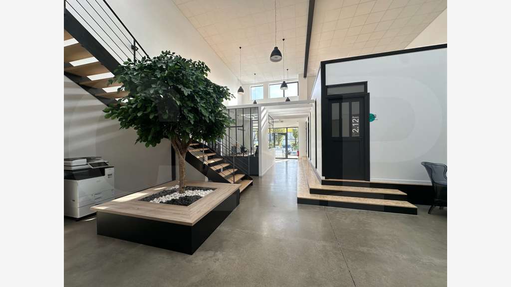 A louer locaux 369m² Ecopole Sud-Est à Cesson