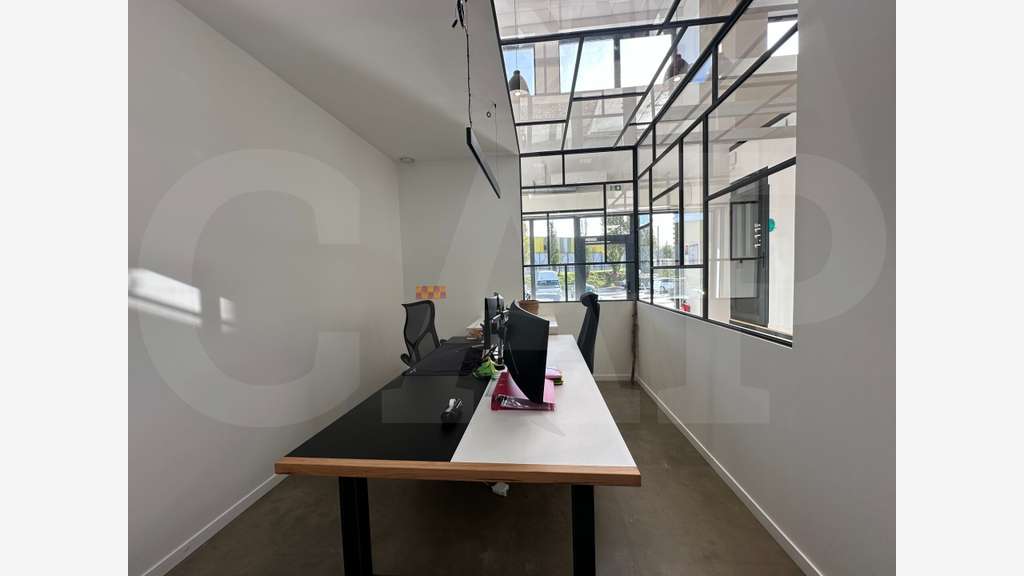 A louer locaux 369m² Ecopole Sud-Est à Cesson