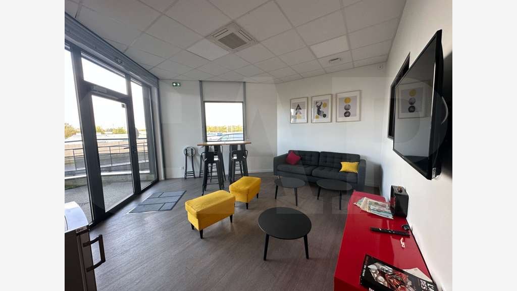 A louer locaux 369m² Ecopole Sud-Est à Cesson