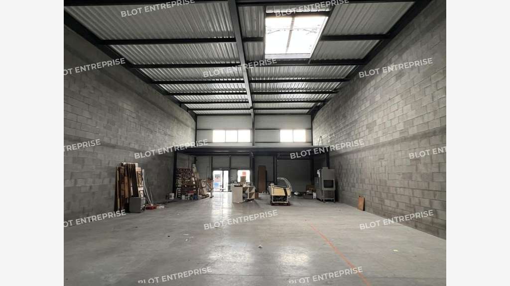 A louer local d'activités 343m² à Cesson-Sevigné