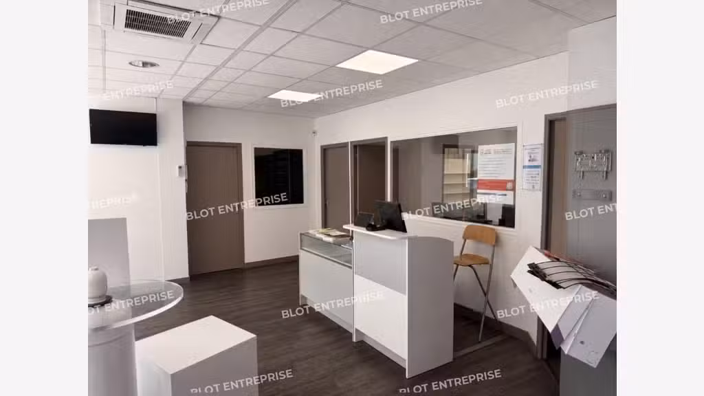 A LOUER - LOCAL D'ACTIVITES - CESSON-SEVIGNE -