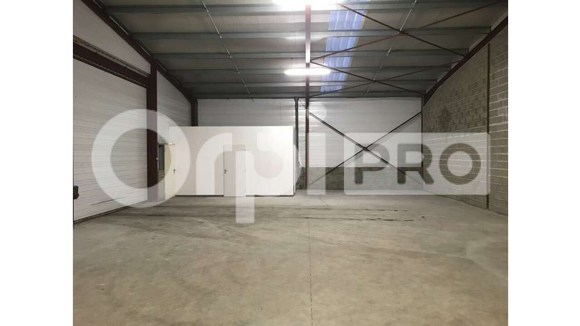 Local d'activité 200m² à louer à Cestas