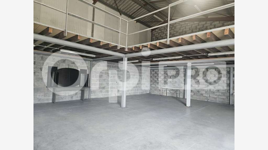 Local d'activité de 336m² à louer en ZA de Cestas