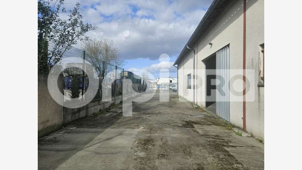 Local d'activité de 336m² à louer en ZA de Cestas