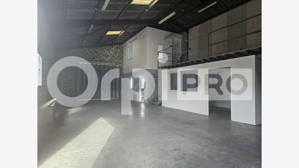 Local d'activité de 336m² à louer en ZA de Cestas