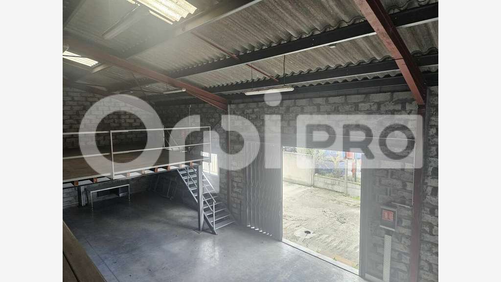 Local d'activité de 336m² à louer en ZA de Cestas