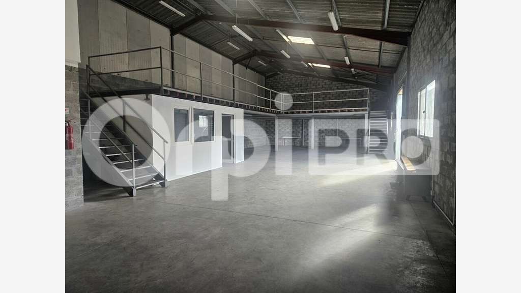 Local d'activité de 336m² à louer en ZA de Cestas