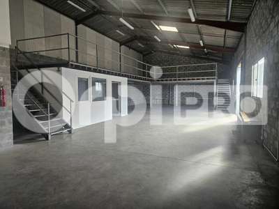 Local d'activité de 336m² à louer en ZA de Cestas