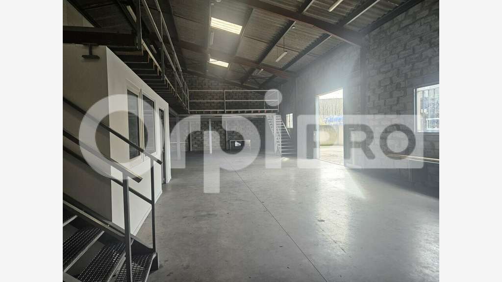 Local d'activité de 336m² à louer en ZA de Cestas