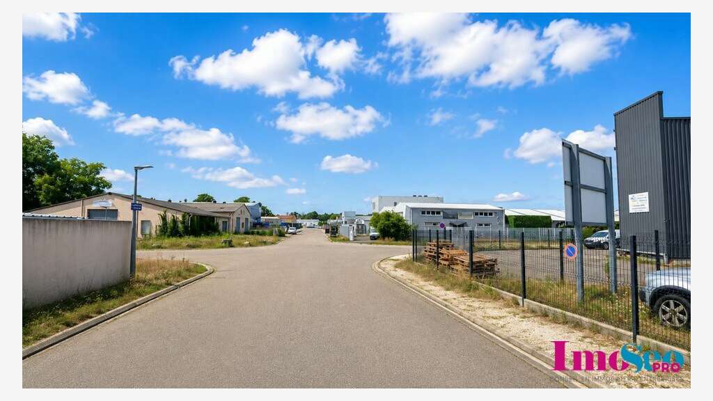 Entrepôt de 370m² à louer en ZA de Cestas