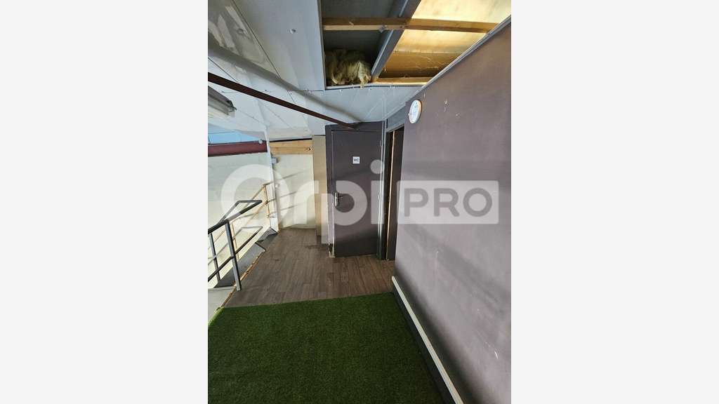 Local d'activité aux normes 137m² à louer à Cestas