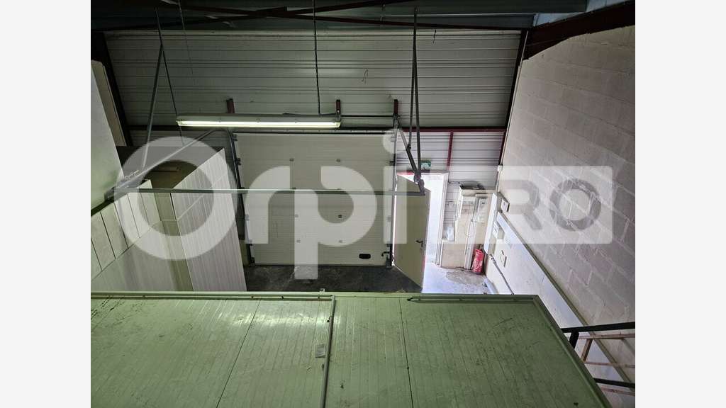 Local d'activité aux normes 137m² à louer à Cestas