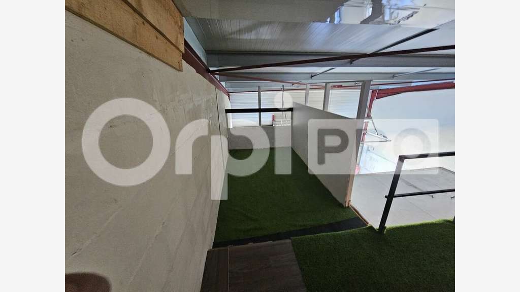 Local d'activité aux normes 137m² à louer à Cestas