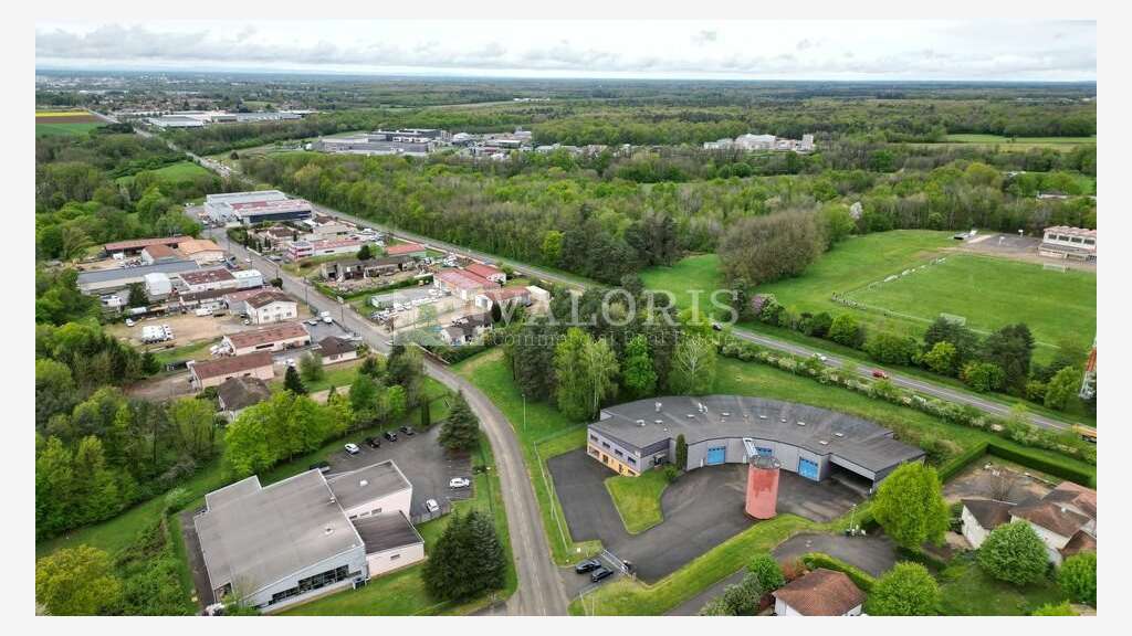 Bâtiment industriel 1700m² à louer à Ceyzériat