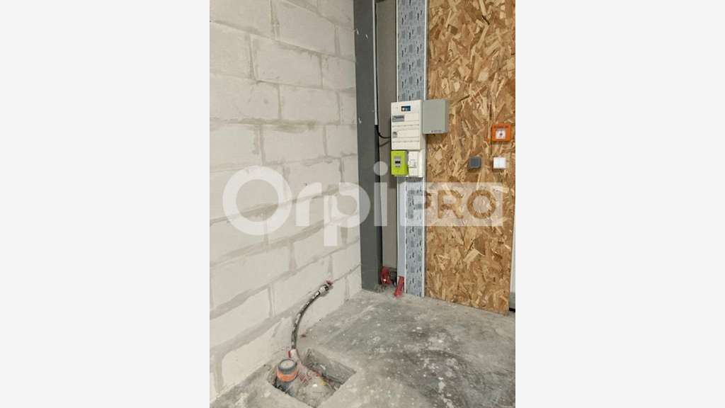 A louer entrepôt neuf 123m² à Chaingy ZAC