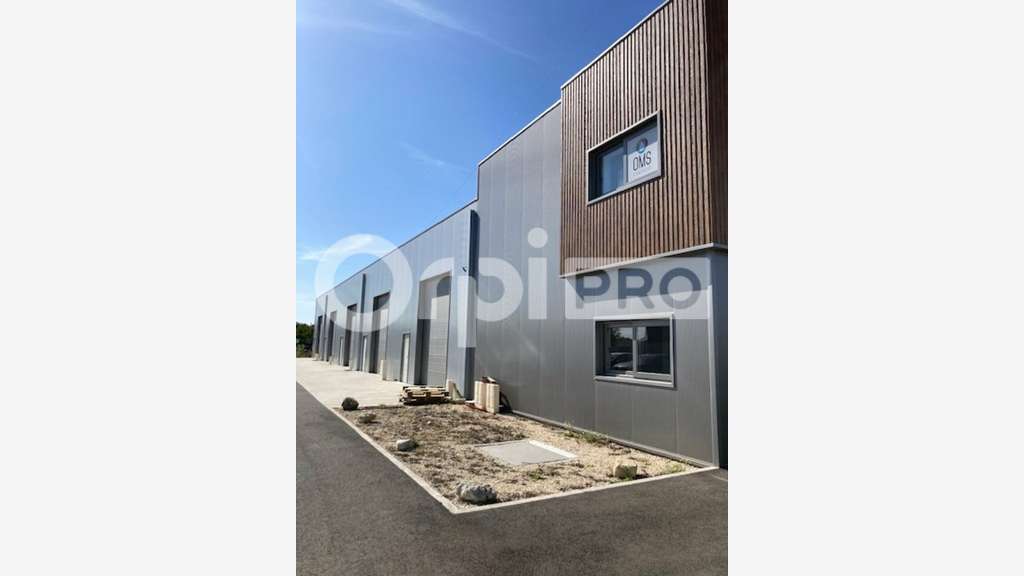 A louer entrepôt neuf 123m² à Chaingy ZAC