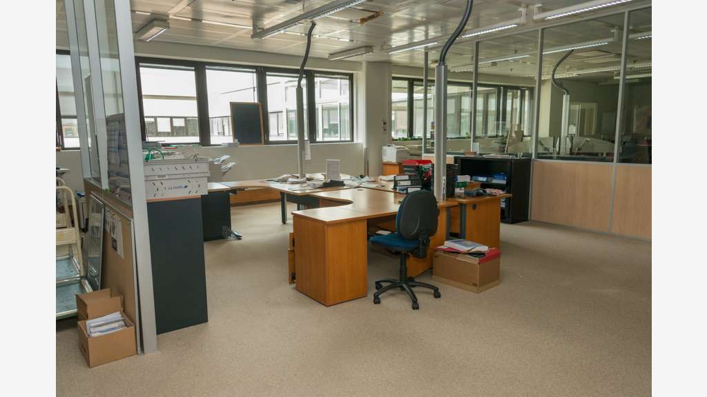 Location d'un local industriel de 5 700 m² à C