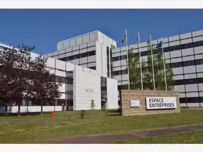 Location d'un local industriel de 5 700 m² à C