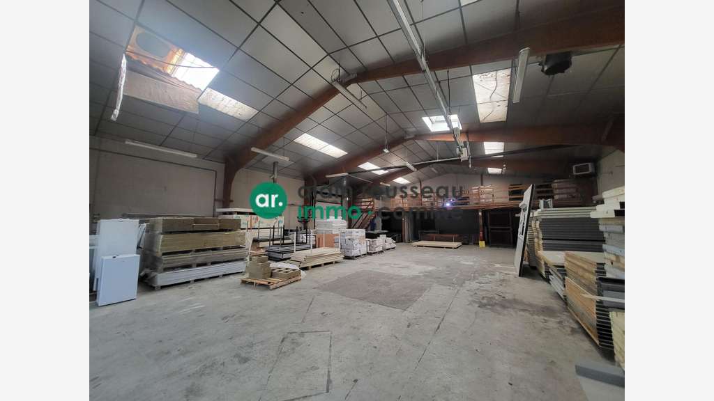 A LOUER LOCAL D ACTIVITE 286M² + 67M² DE MEZZANINE