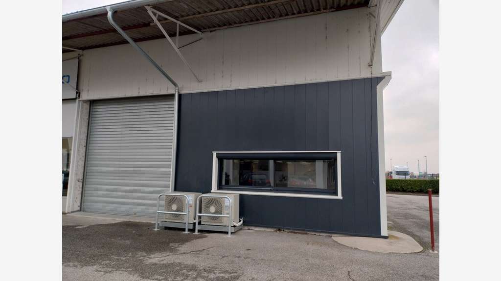 Local/bureau de 200m² à louer à Chambéry Landiers