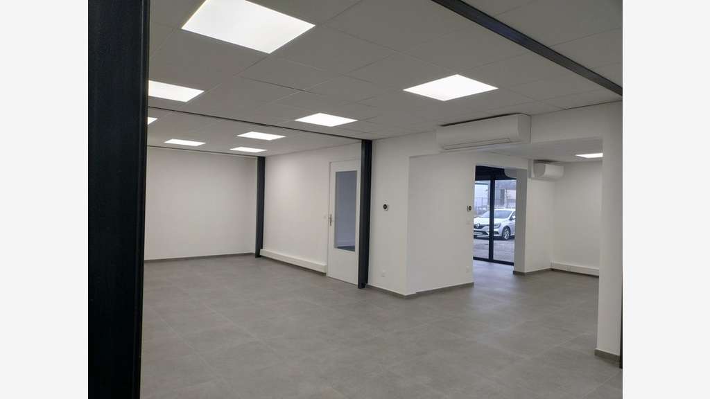 Local/bureau de 200m² à louer à Chambéry Landiers
