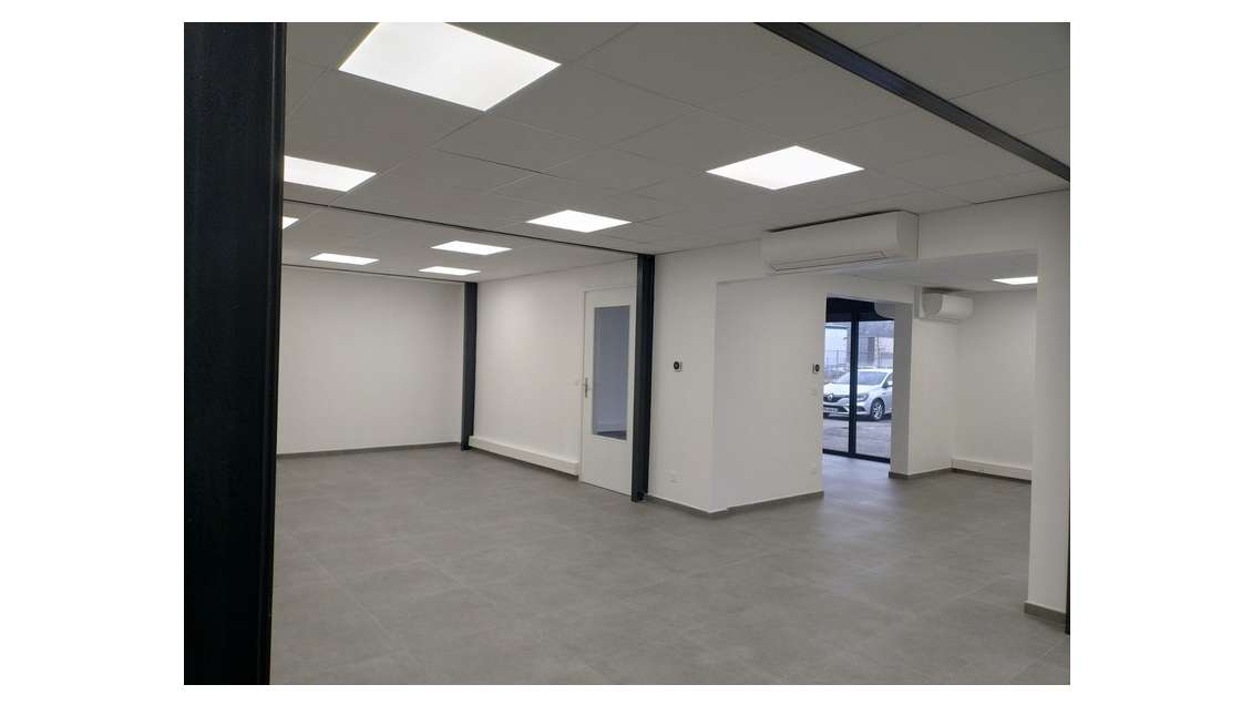 Local/bureau de 200m² à louer à Chambéry Landiers