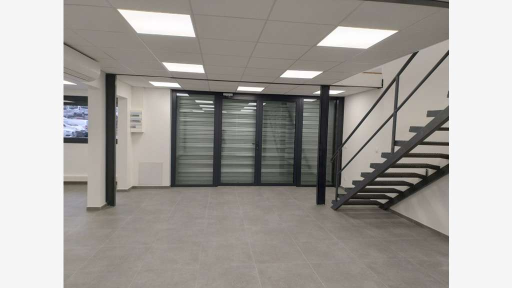Local/bureau de 200m² à louer à Chambéry Landiers