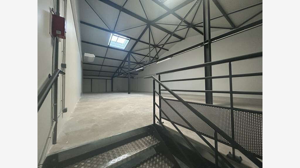 A louer local 1070m² neuf à Chambéry ZI de Bissy
