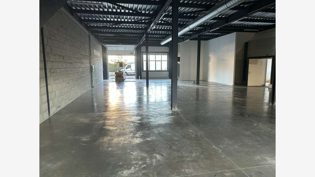 A louer local 1070m² neuf à Chambéry ZI de Bissy