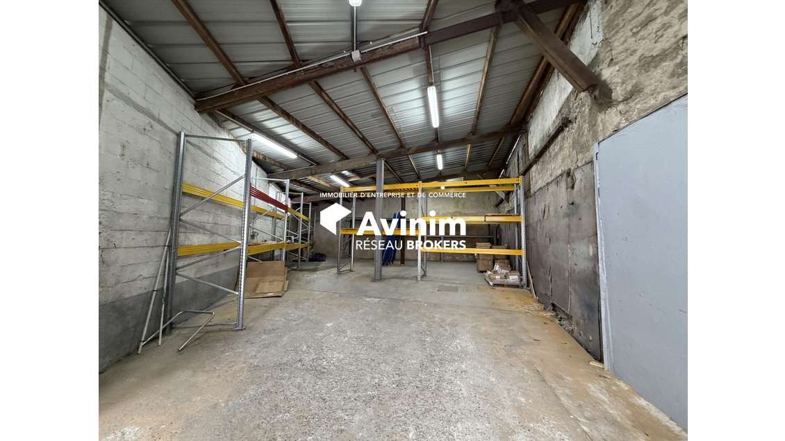 LOCAL DE STOCKAGE 320 m2 - CHAMBLY