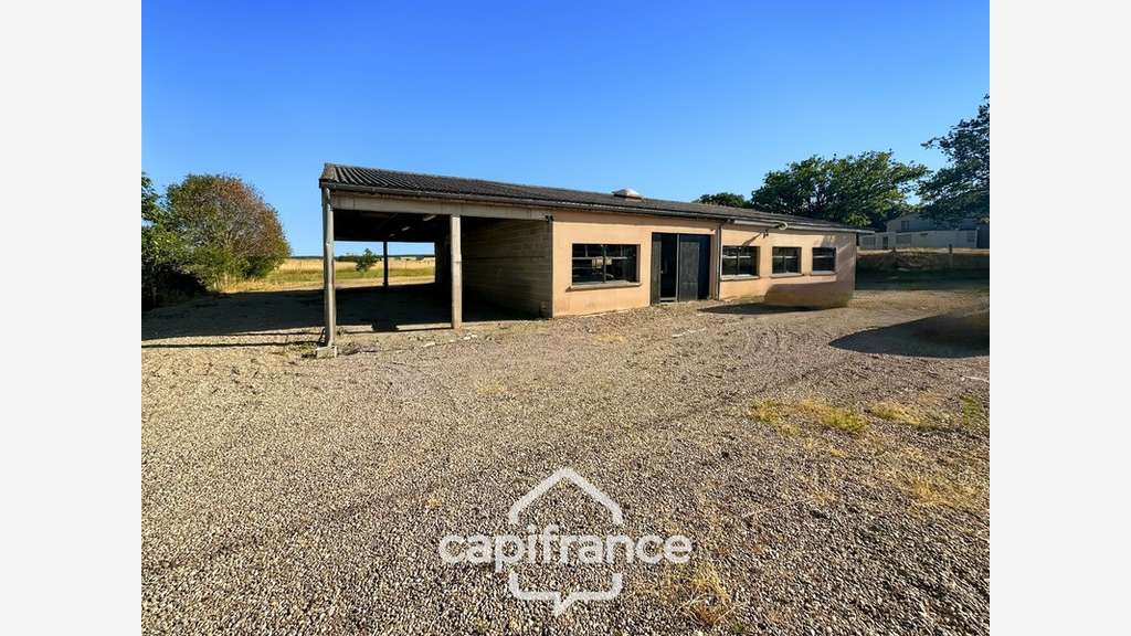 Local activité 480m² à louer à Chambon sur Voueize
