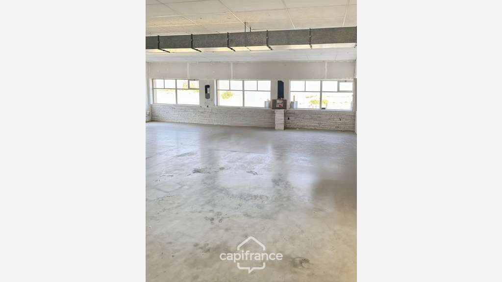 Local activité 480m² à louer à Chambon sur Voueize