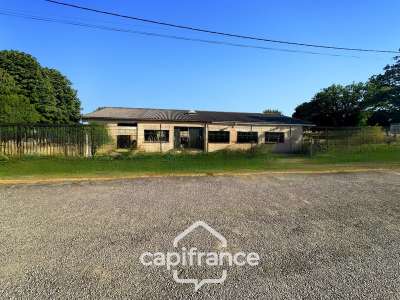Local activité 480m² à louer à Chambon sur Voueize