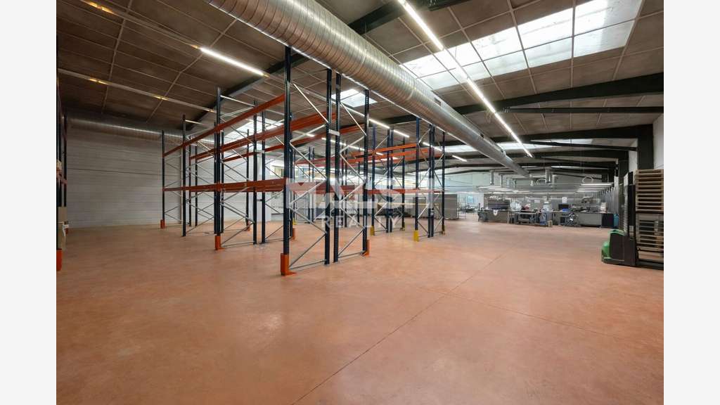 Bâtiment d'activités ZI du Tronchon à Champagne
