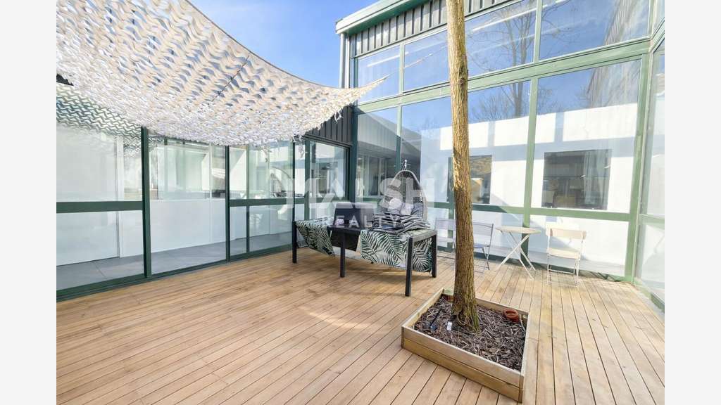 Bâtiment d'activités ZI du Tronchon à Champagne