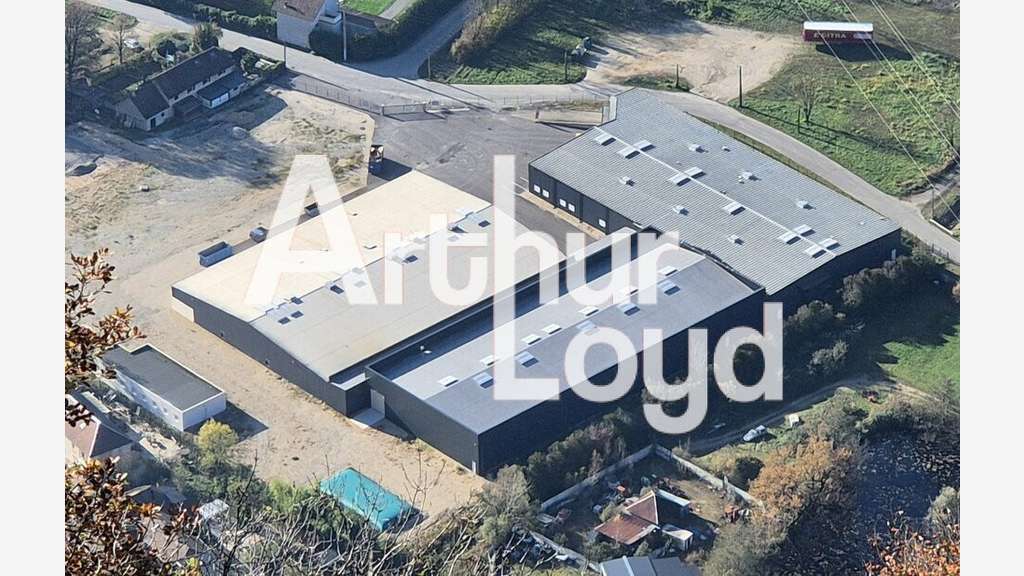 Entrepôt de 2 548 m² à Champagneux (73)