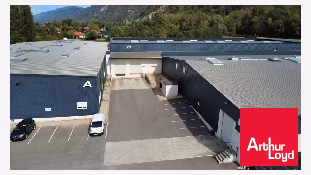 Entrepôt de 2 548 m² à Champagneux (73)