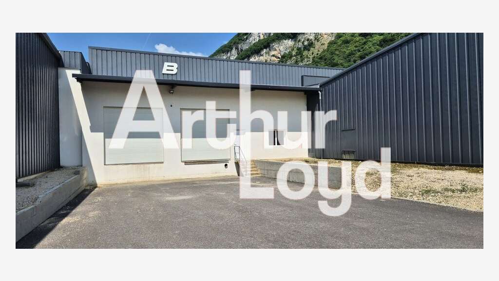 Entrepôt de 2 548 m² à Champagneux (73)