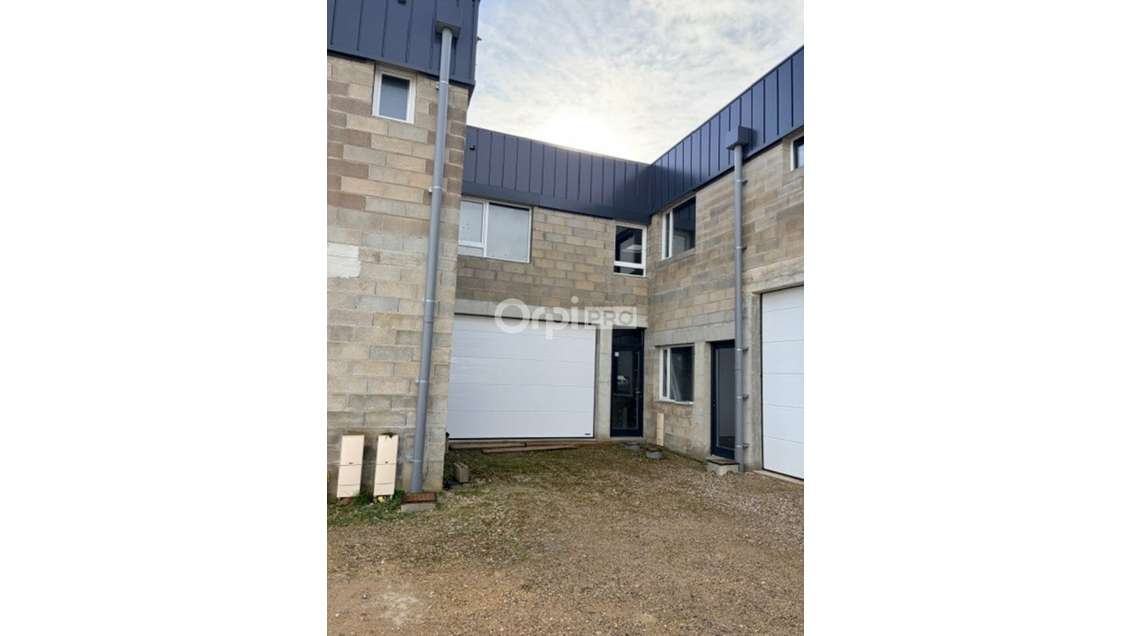 Local d'activité de 304m² à louer à Champfleury