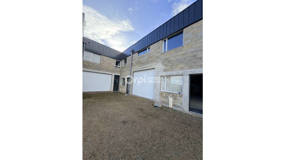 A louer local d'activités 200m² à Champfleury